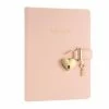 Beste recensies van 🎁 Victoria's Journals - Dagboek Met Slot En Sleutel - Hush-Hush My Secret Diary W/ Heart Lock - Premium Vegan Leer Dagboek - Hardcover - 320 Pagina's Premium Papier - 13 X 18 Cm (Pastel Roze) 👏