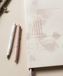 Aanbiedingen 🎉 Tinne + Mia Tinne+Mia - Agenda 2023, A4 - Lilac Frost ⌛ -A-journal shop 550x827 2